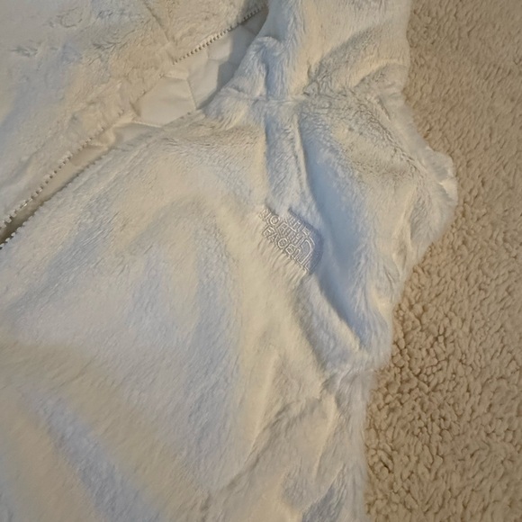 The North Face Women's White Quilted Vest - Picture 7 of 10